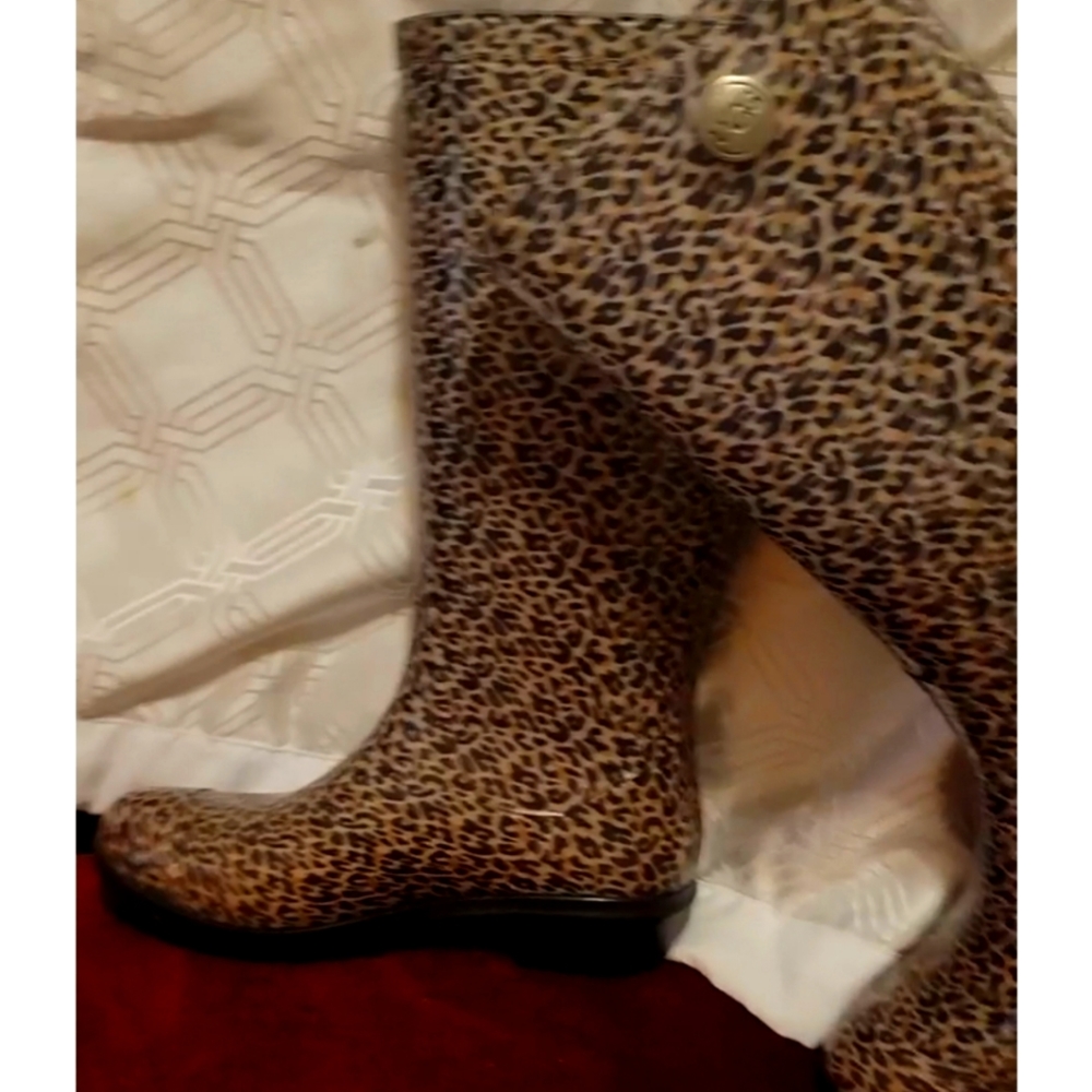 💯UGG Rain Boots animal print Sexy! Size 6 Sherpa lining on the foot bed.